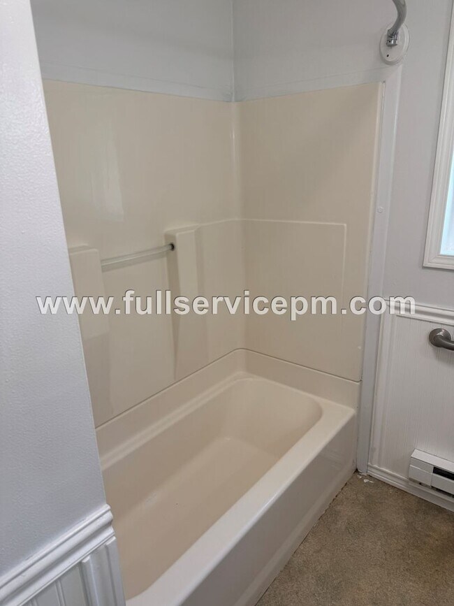 Building Photo - Spacious 4-Bedroom Upper-Level Home with Fireplace, Bonus Room & Large Deck