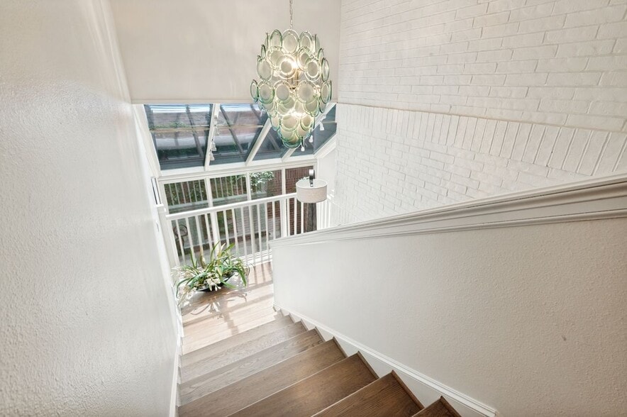 Building Photo - 6908 Hill Park Dr