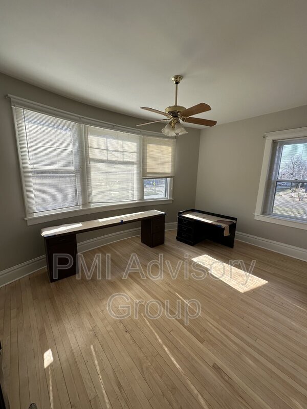 Building Photo - 827 SW Topeka Blvd