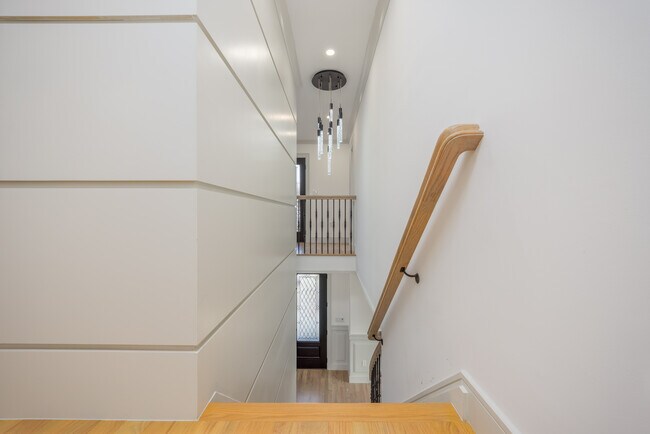 Building Photo - 1 Victoria Ln