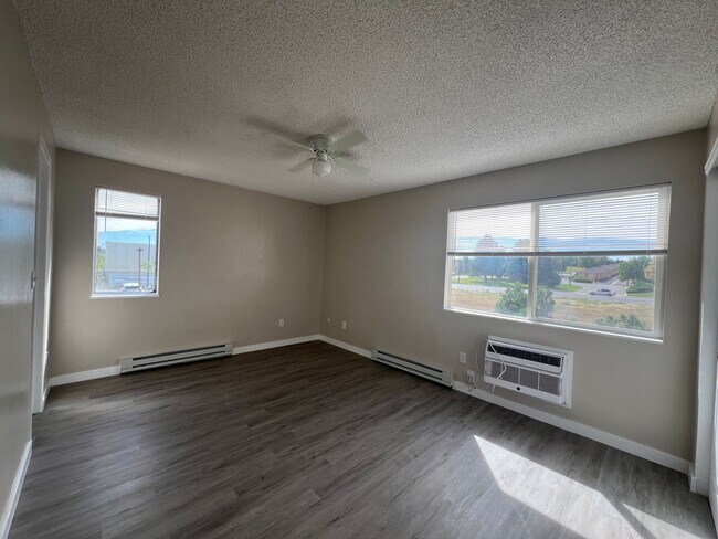 Building Photo - Spacious 2-Bed, 2-Bath Condo in Desirable ...