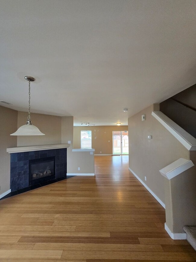 Building Photo - Beautiful 4 Bedroom 2.5 Bath in Rainier