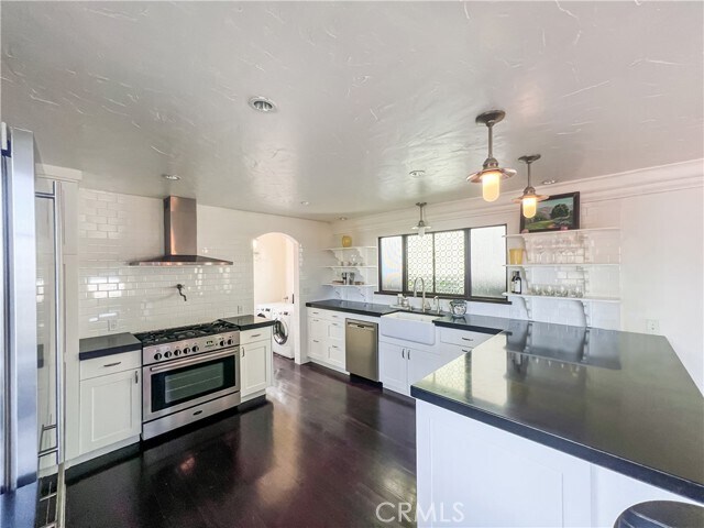 Building Photo - 2444 The Strand