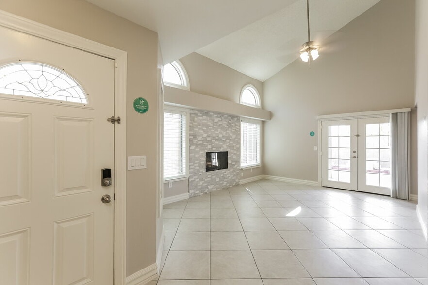 Building Photo - 1915 S 39th St