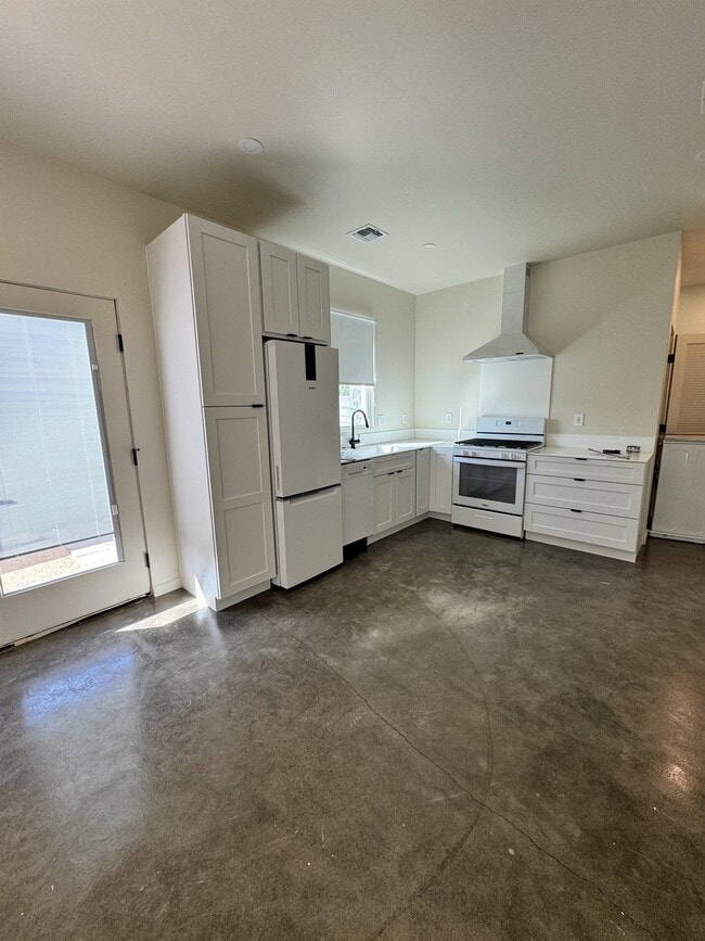 Primary Photo - 1510 W Monroe St