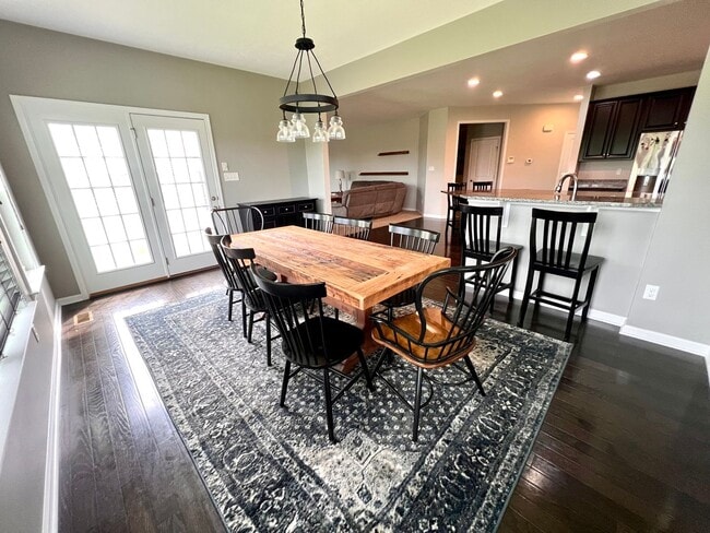 Building Photo - 3006 Farm View Dr