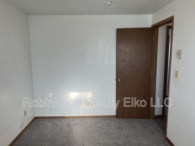 Building Photo - 358 Parkchester Dr