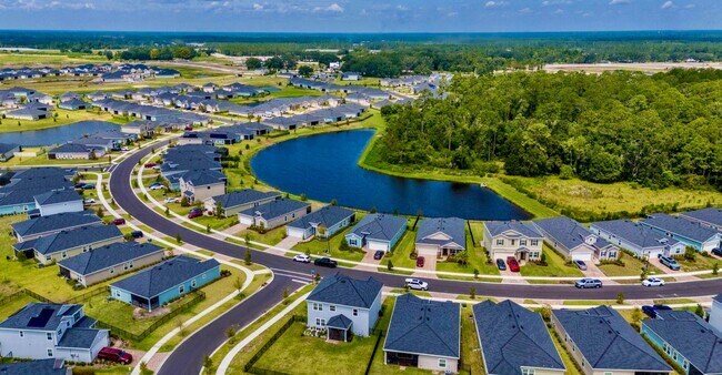 Building Photo - Gorgeous 4/ 2.5 Home in the Beautiful Lake Asbury Area of Clay County! $2,550.00