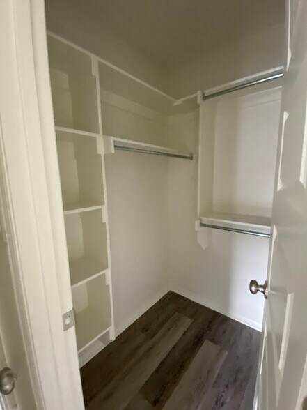 Building Photo - 916 S Amarillo Ave