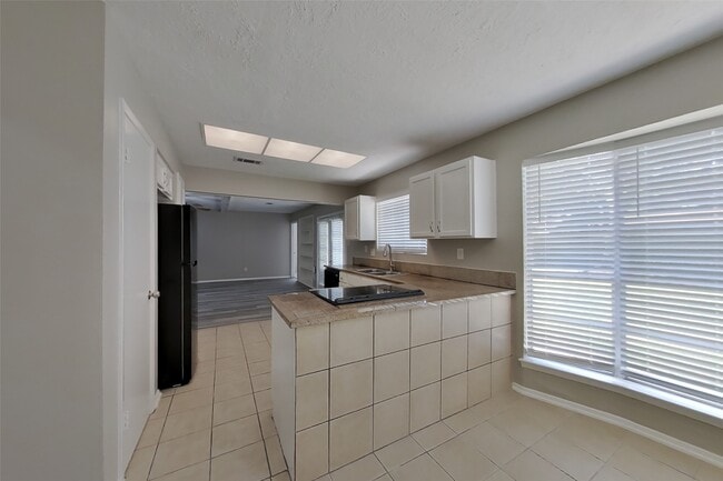 Building Photo - 3815 Regency Dr