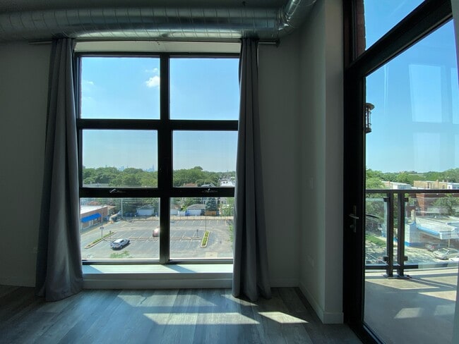 614 Skyline View - 2150 W Lawrence Ave