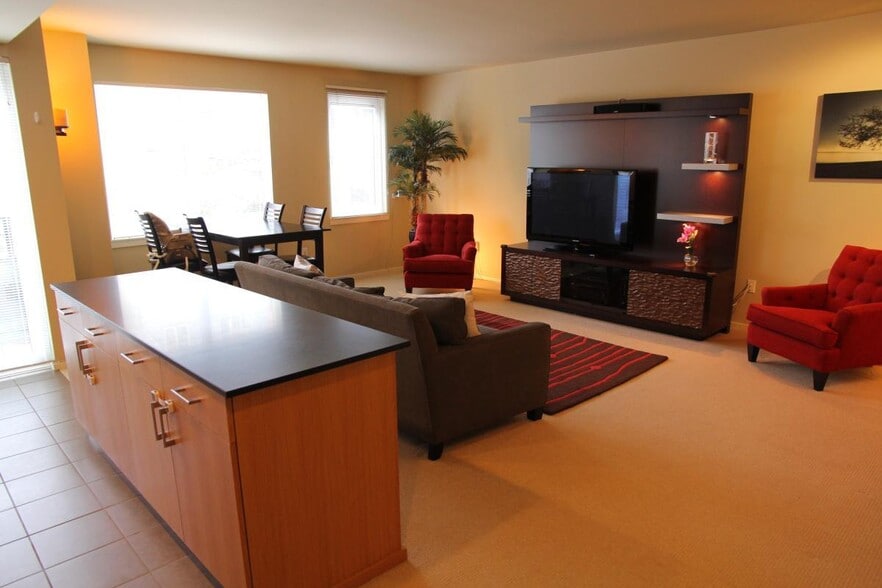 Living - 81 Clay St