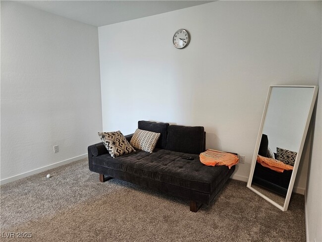 Building Photo - 600 N Carriage Hill Dr