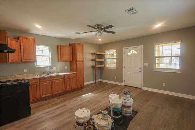 Building Photo - 23901 S Wildwood Dr