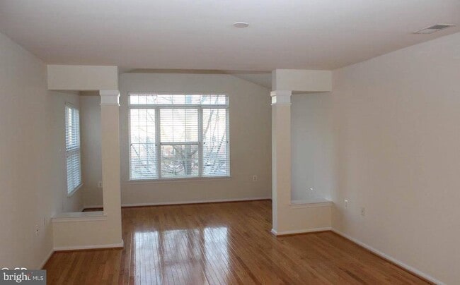 Building Photo - 20962 Albion Ln