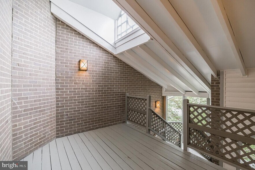 Building Photo - 7705 Lafayette Forest Dr