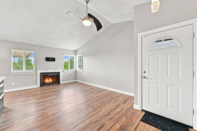 Building Photo - $2,145.95 - 3-bed, 2-bath located in Colorado Springs with a Washer and Dryer.