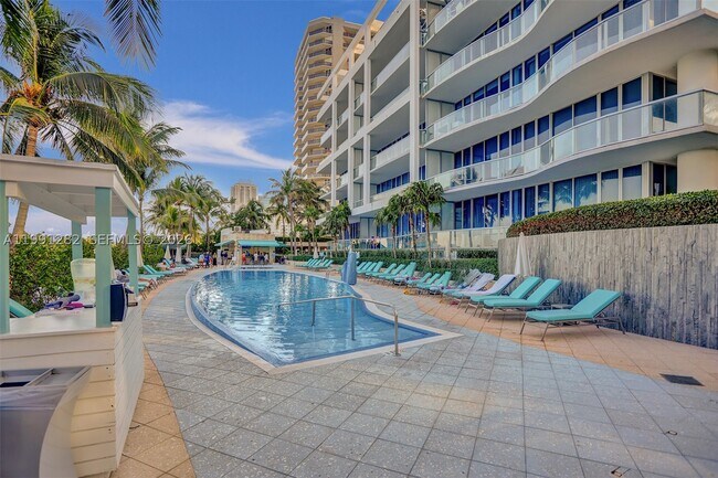 Building Photo - 6801 Collins Ave