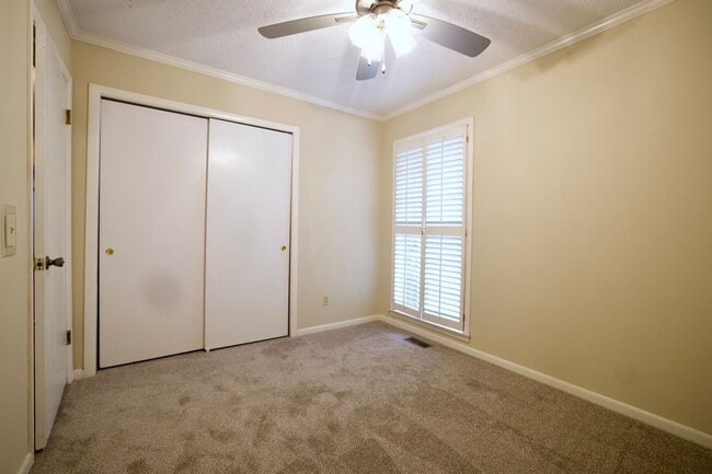 Building Photo - 1030 Cumberland Dr