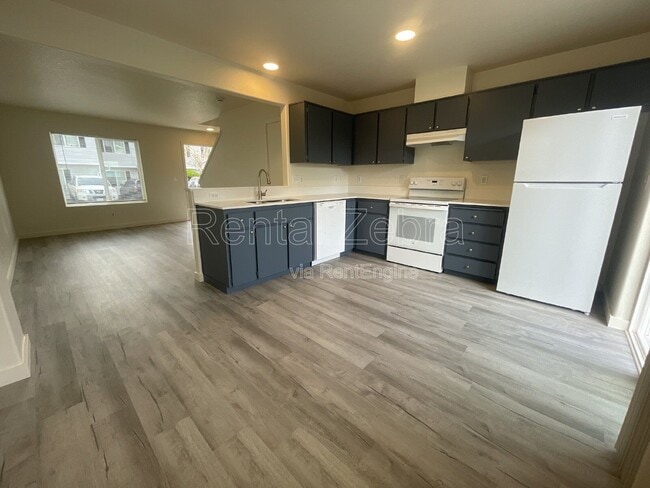 Building Photo - 6702 SE 80th Ave