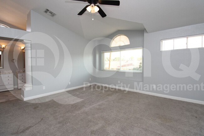 Building Photo - 850 N Valencia Dr