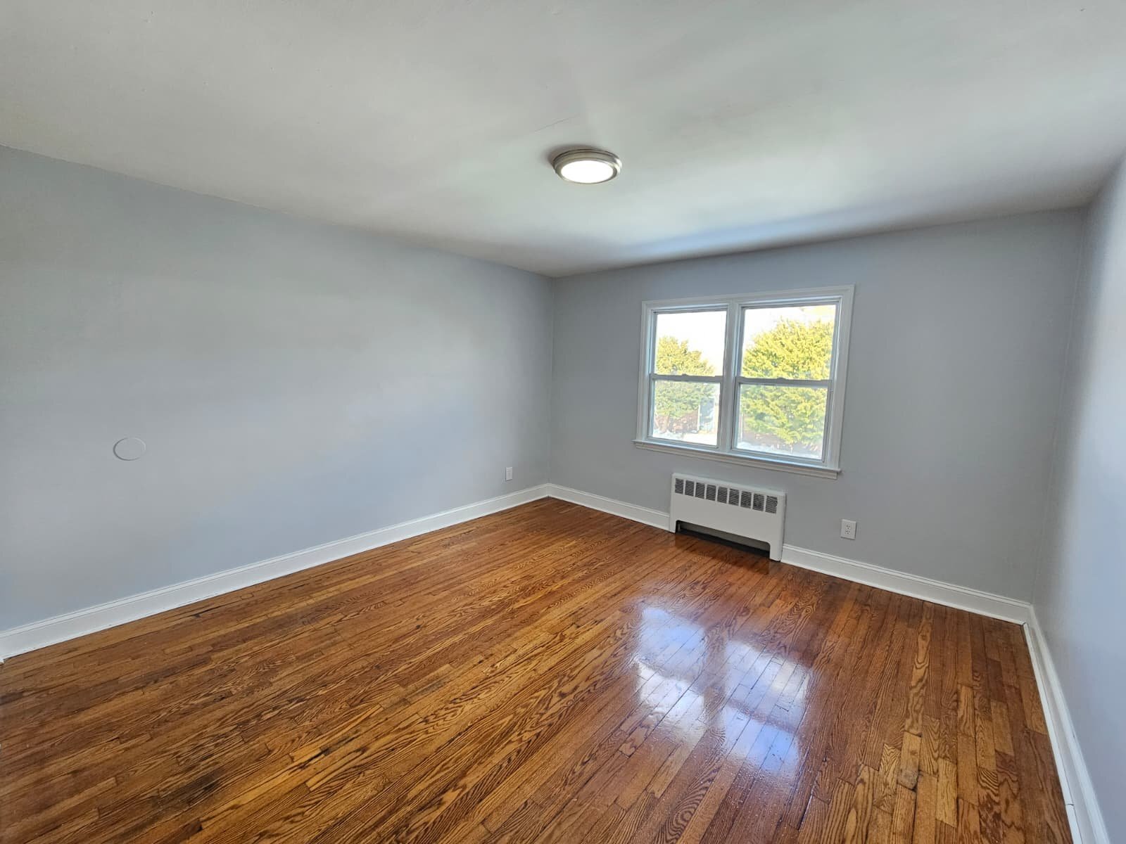 Building Photo - 353 S Center St