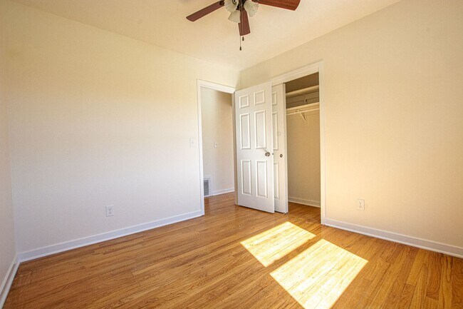 Building Photo - Beautifully Remodeled 3 Bedroom / 2 Bath i...