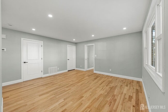 Building Photo - 614 Remsen Ave