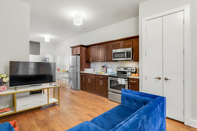 Primary Photo - 30 Meserole St