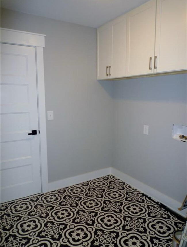Building Photo - 100 Amberwood Dr