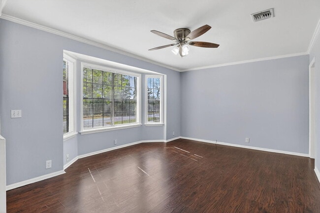 Building Photo - 539 NW 8th Ave