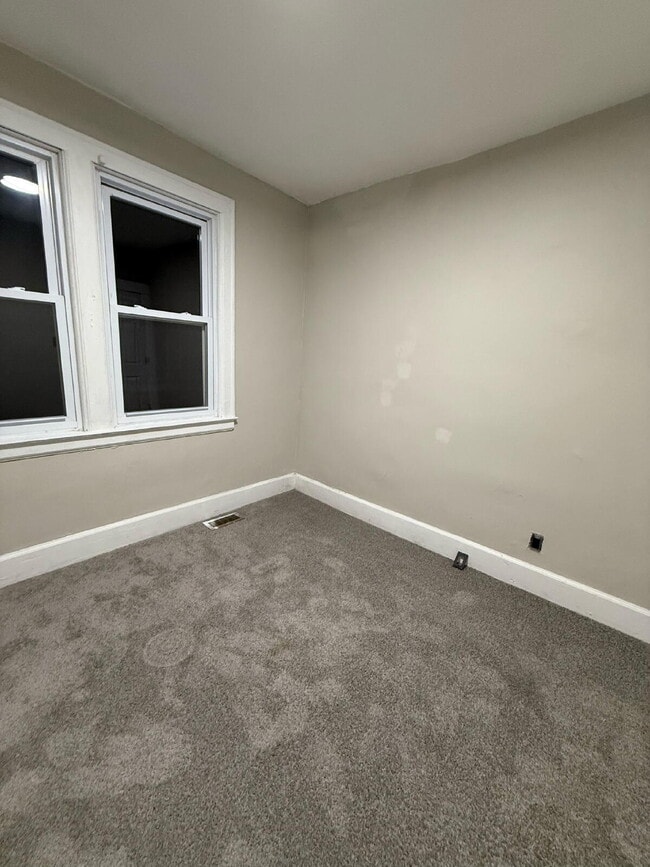 Building Photo - Bright & Cozy 3-Bed Duplex for Rent in Detroit