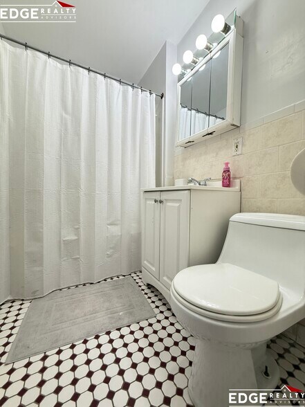 Building Photo - 72 Egmont St