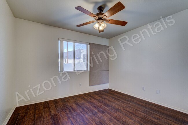 Building Photo - SOUTHSIDE HOME WITH LARGE FENCED BACKYARD