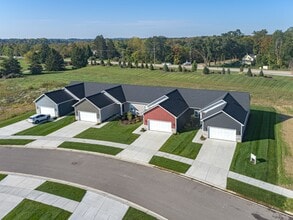 Building Photo - 10 Percy Dr