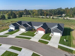 Building Photo - 221 Percy Dr