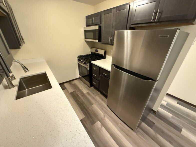 Building Photo - 202 Williamsburg Dr