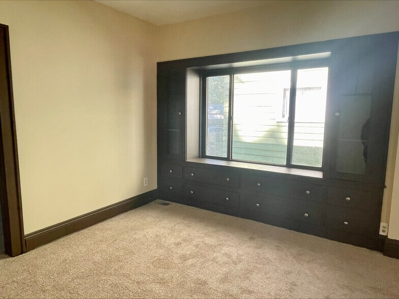 Building Photo - 1022 Herberich Ave