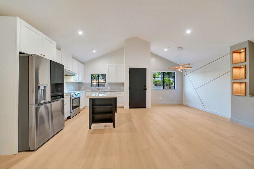 Building Photo - 15741 Valerio St