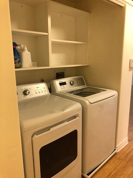 Laundry - 3990 Centre St