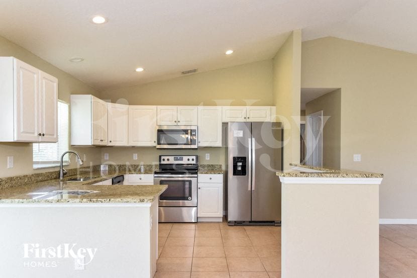 Building Photo - 10371 Grail Ave