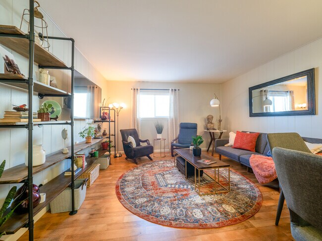 Building Photo - 2122 Hancock Dr