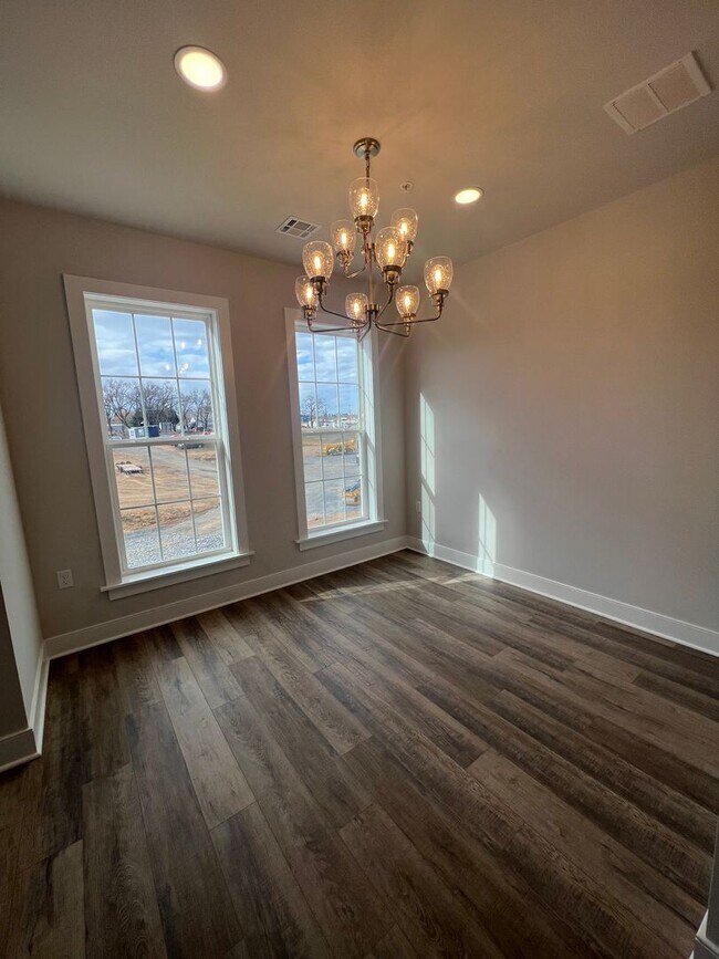 Building Photo - ** $500 OFF **