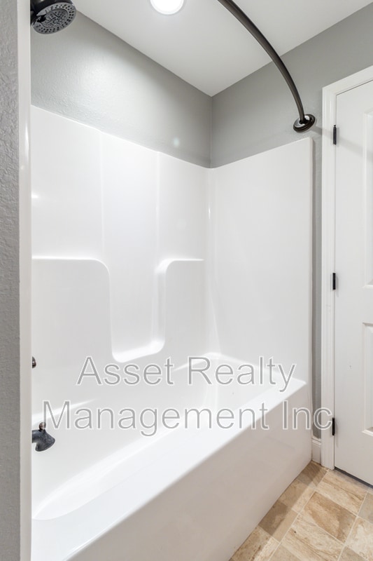 Building Photo - 926 Warrior Hill Dr