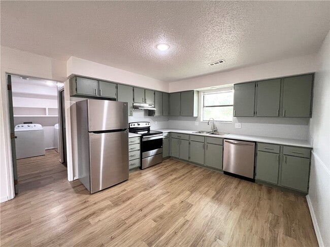 Building Photo - 2018 W Olive St