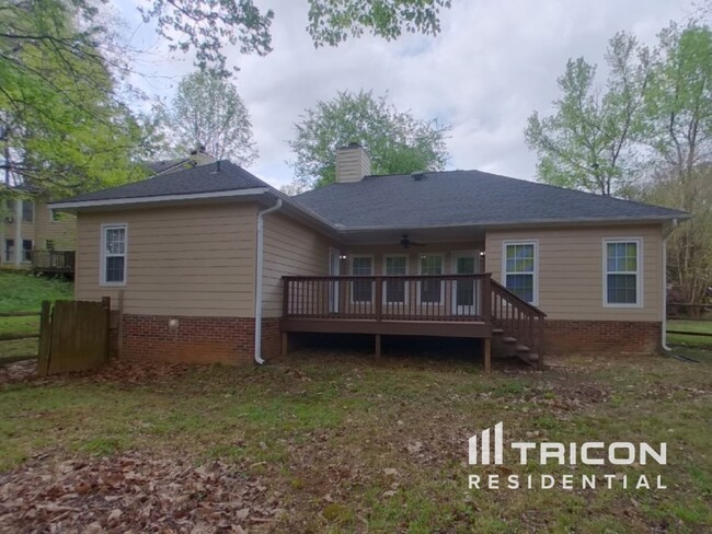 Building Photo - 5423 River Falls Dr