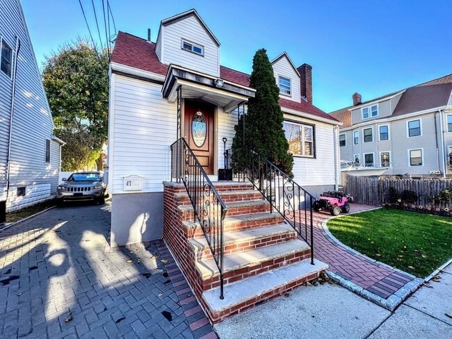 Primary Photo - 47 Bickford Ave