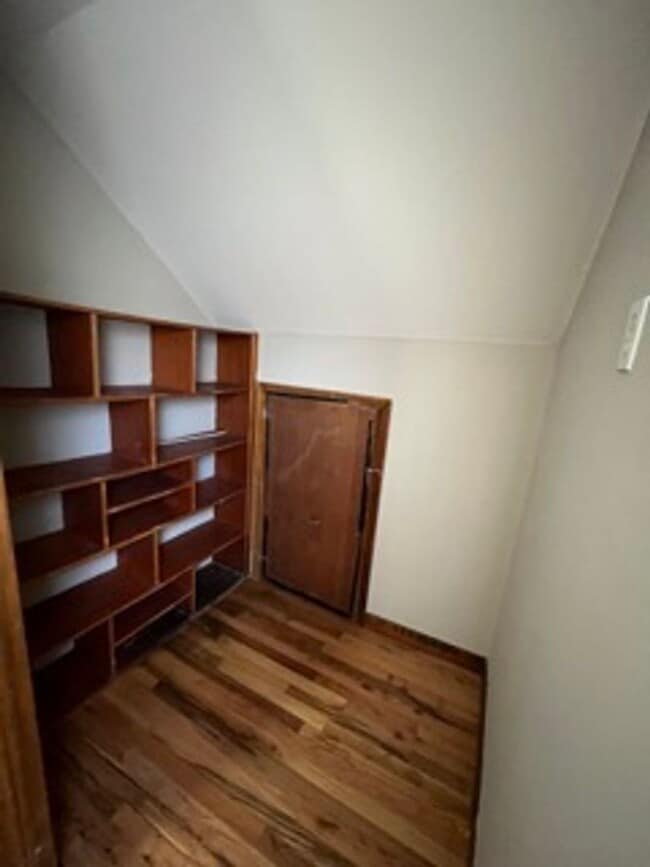 Building Photo - Beautifully maintained 3 bed - 1.5 Bath in Lincoln Park!