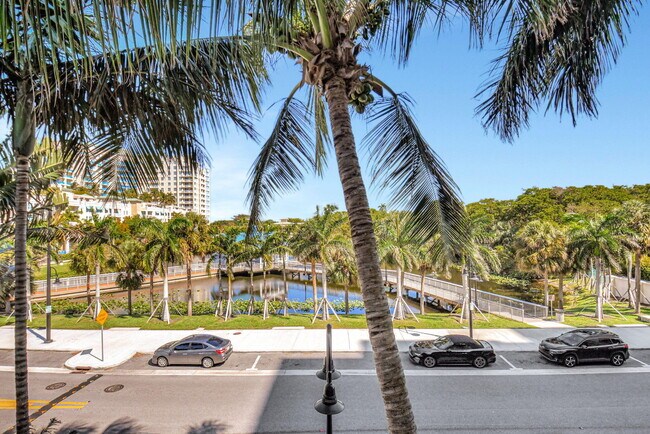 Building Photo - 700 E Boynton Beach Blvd