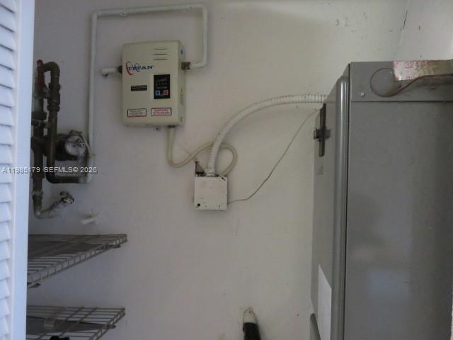 Building Photo - 9974 N Kendall Dr